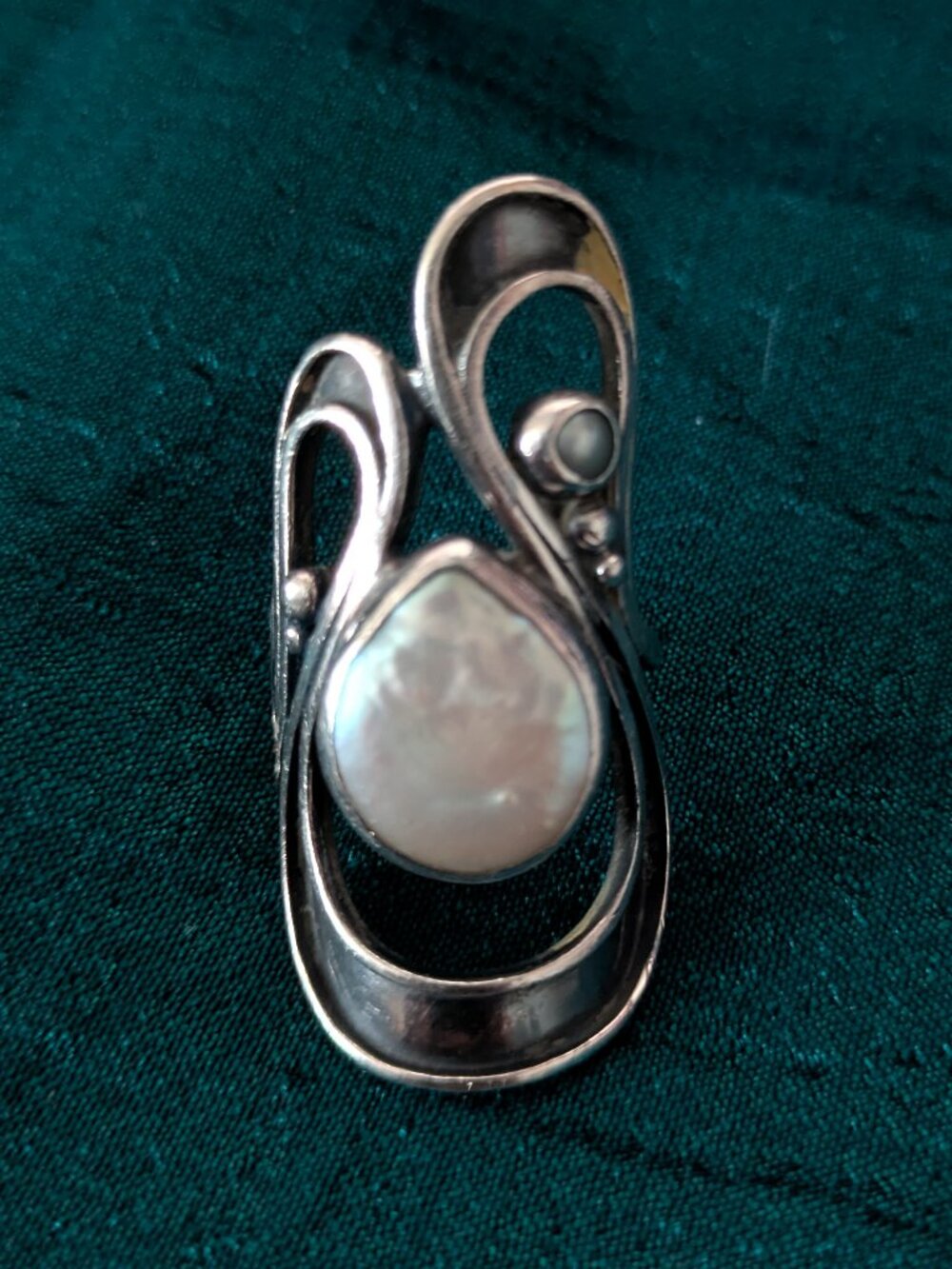 Silver Teardrop White Pearl Statement Cocktail Ring Size 8 Silver-Tone Swirl